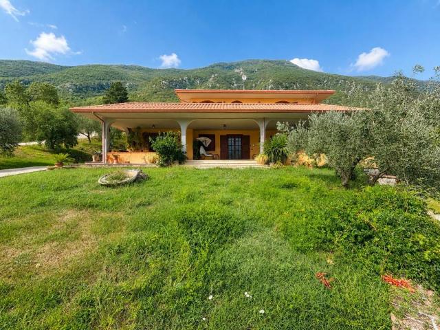 Villa Indipendente in vendita a Case Baffetta, Sora