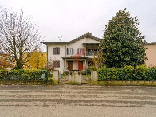 Villa Indipendente in vendita a Soragna, Parma