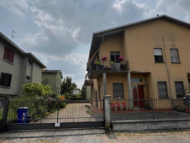 Villa Indipendente in vendita a Soragna, Reggio Emilia