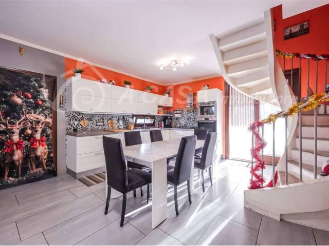 Villa Indipendente in vendita a Soragna, Reggio Emilia