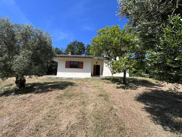 Villa Indipendente in vendita a Unione di Comuni Montani Colline del Fiora, Sorano