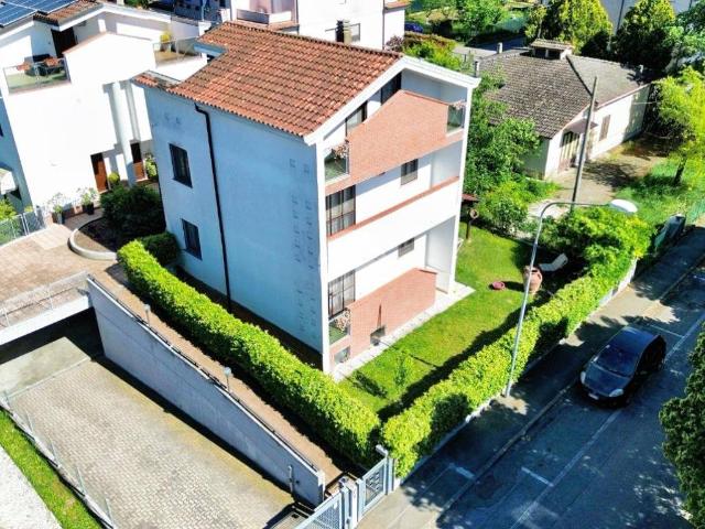 Villa Indipendente in vendita a Sorbolo Mezzani, Mezzano Superiore