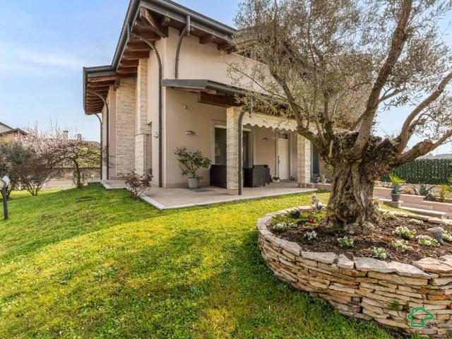 Villa Indipendente in vendita a Sordio, Lombardia