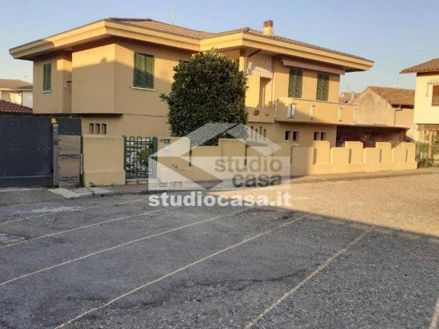 Villa Indipendente in vendita a Soresina, Lombardia