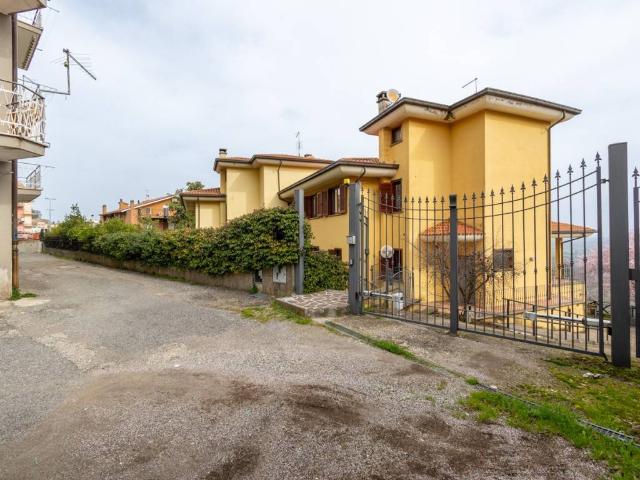 Villa Indipendente in vendita a Soriano Nel Cimino, Lazio
