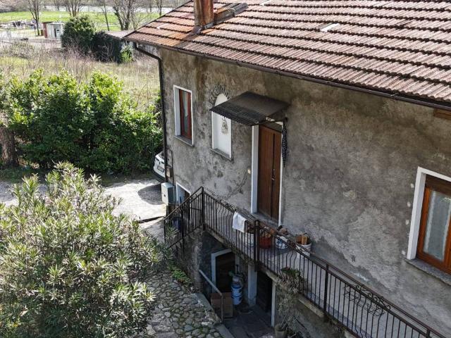 Villa Indipendente in vendita a Sorico, Lombardia