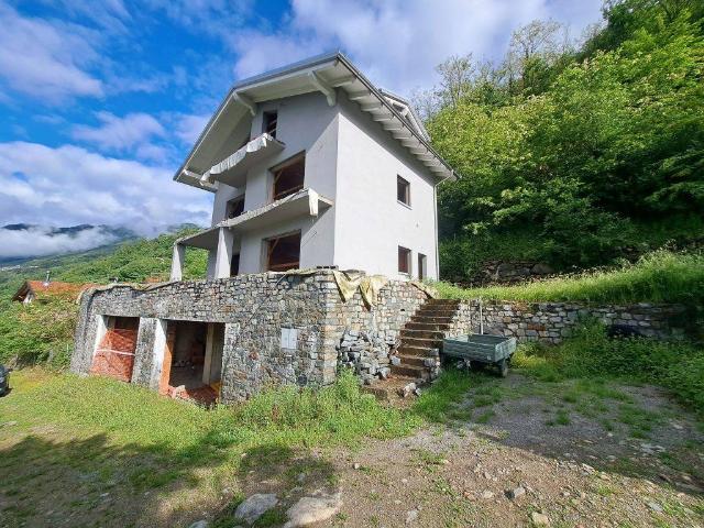 Villa Indipendente in vendita a Gaggiolo, Sorico
