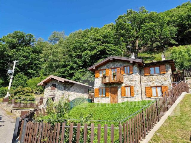 Villa Indipendente in vendita a Sorico, Lombardia