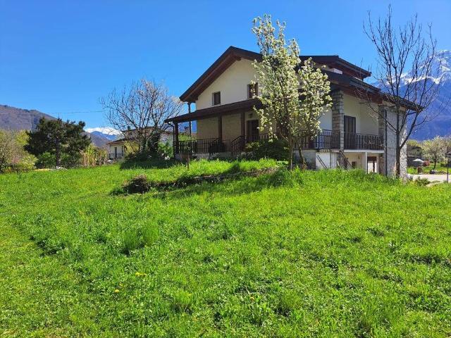 Villa Indipendente in vendita a Sorico, Lombardia