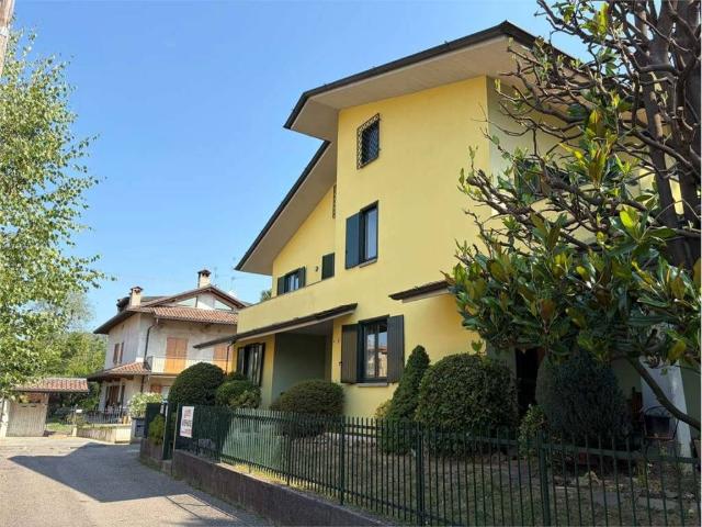 Villa Indipendente in vendita a Azzonica, Sorisole