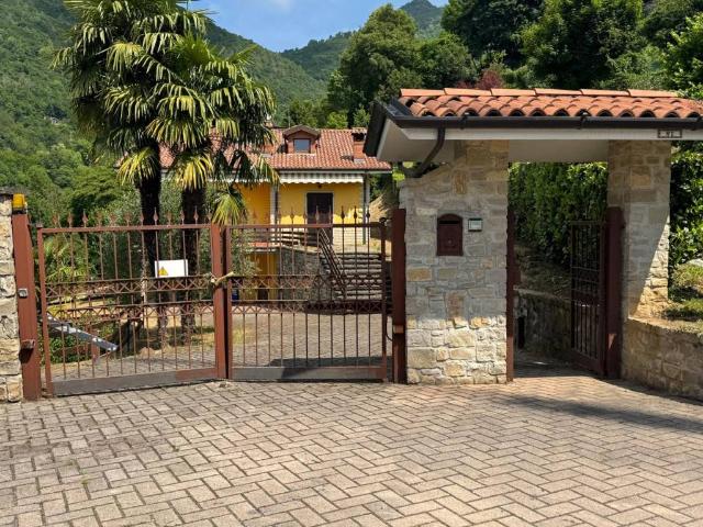 Villa Indipendente in vendita a Azzonica, Sorisole