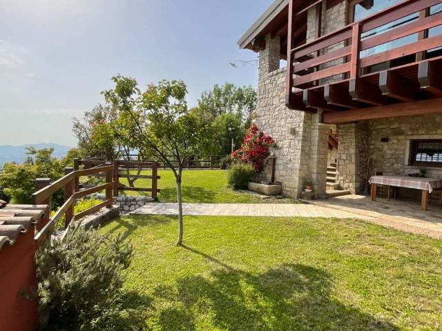 Villa Indipendente in vendita a Azzonica, Sorisole