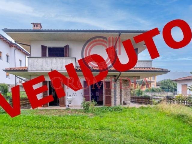 Villa Indipendente in vendita a Azzonica, Sorisole