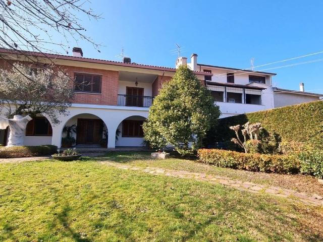 Villa Indipendente in vendita a Piemonte, Biella