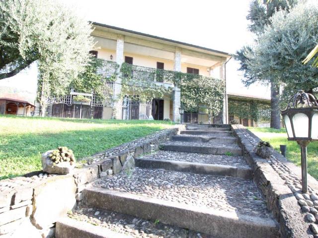 Villa Indipendente in vendita a Corna, Sotto Il Monte Giovanni