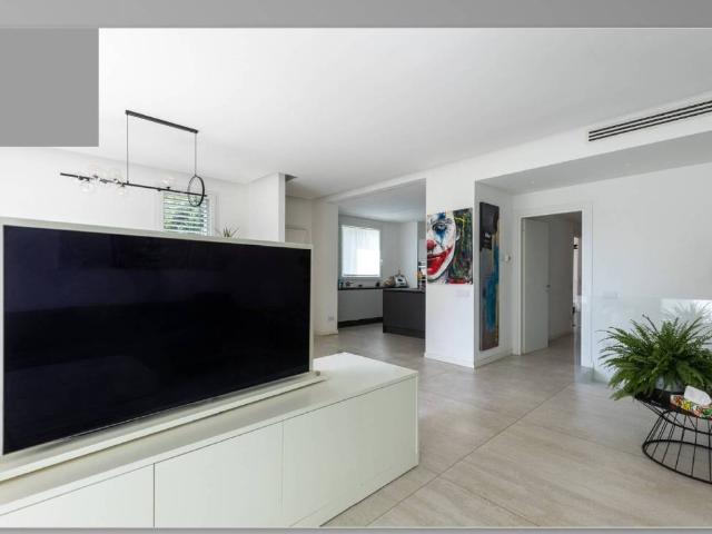 Villa Indipendente in vendita a Sovico, Lombardia