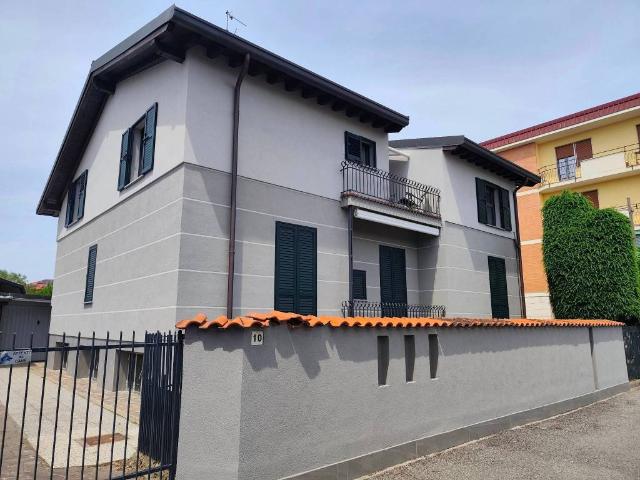 Villa Indipendente in vendita a Sovico, Lombardia