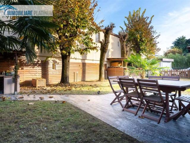 Villa Indipendente in vendita a Sovico, Lombardia