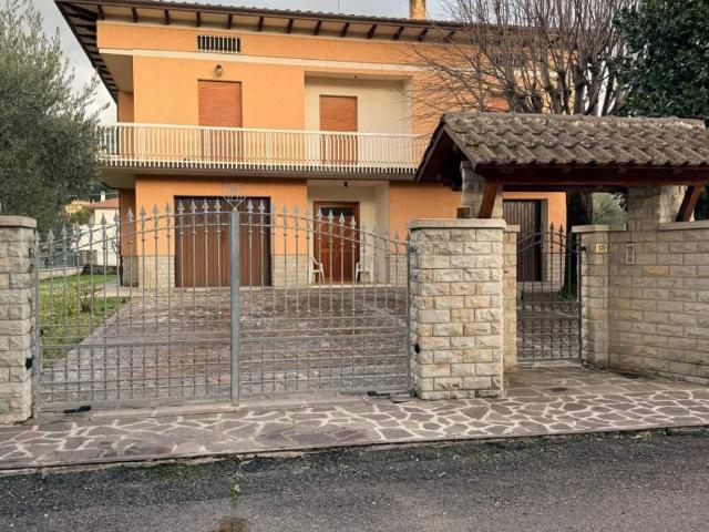 Villa Indipendente in vendita a Spello, Perugia