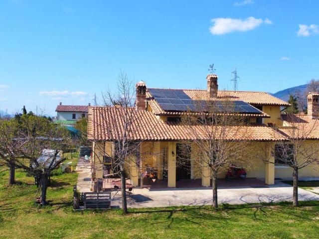 Villa Indipendente in vendita a Spello, Umbria