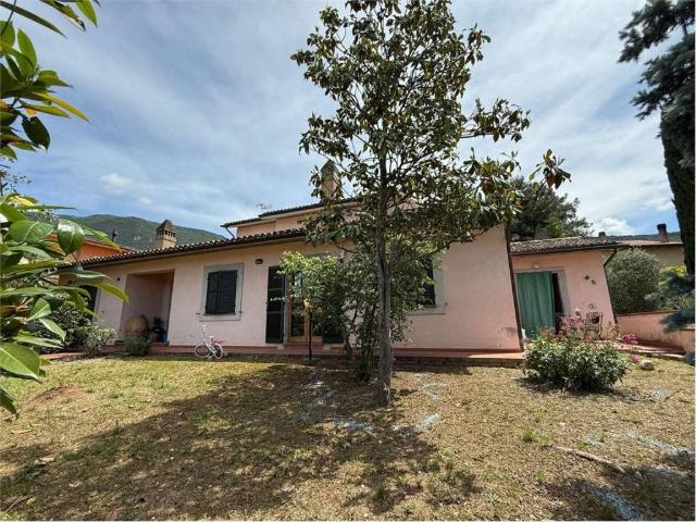 Villa Indipendente in vendita a Spello, Umbria