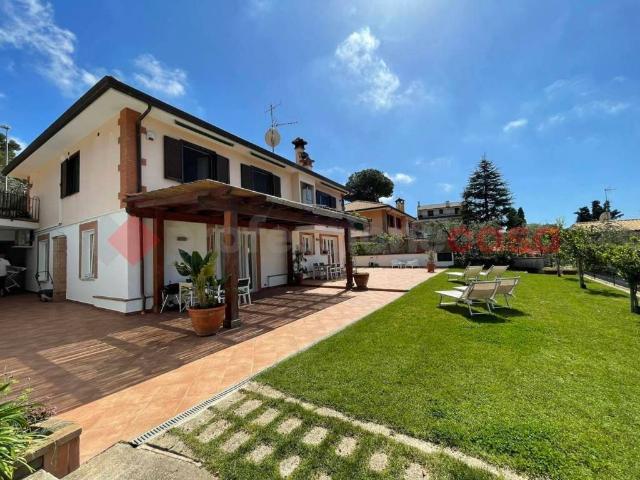 Villa Indipendente in vendita a Sperlonga, Lazio