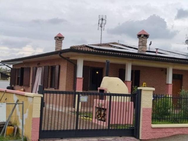 Villa Indipendente in vendita a Spessa, Lombardia