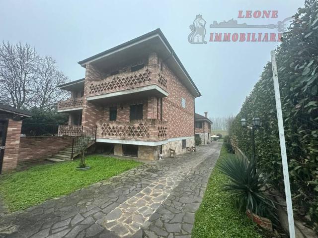 Villa Indipendente in vendita a Spessa, Lombardia
