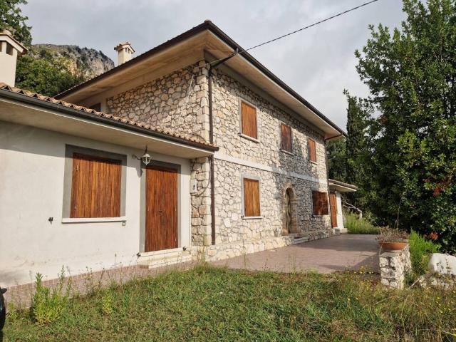 Villa Indipendente in vendita a Spigno Saturnia, Lazio