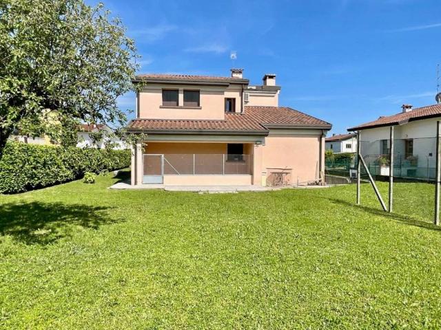 Villa Indipendente in vendita a Spilimbergo, Friuli-Venezia Giulia