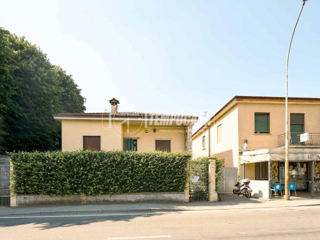 Villa Indipendente in vendita a Spinadesco, Lombardia