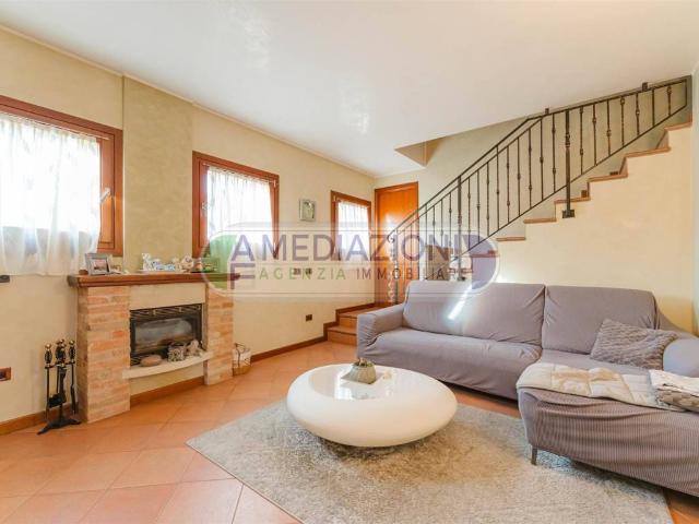 Villa Indipendente in vendita a Luneo, Spinea