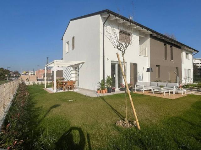 Villa Indipendente in vendita a Villaggio dei Fiori, Spinea