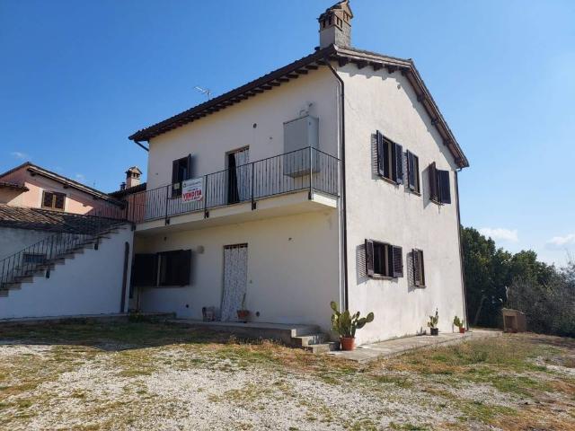 Villa Indipendente in vendita a Spoleto, Umbria