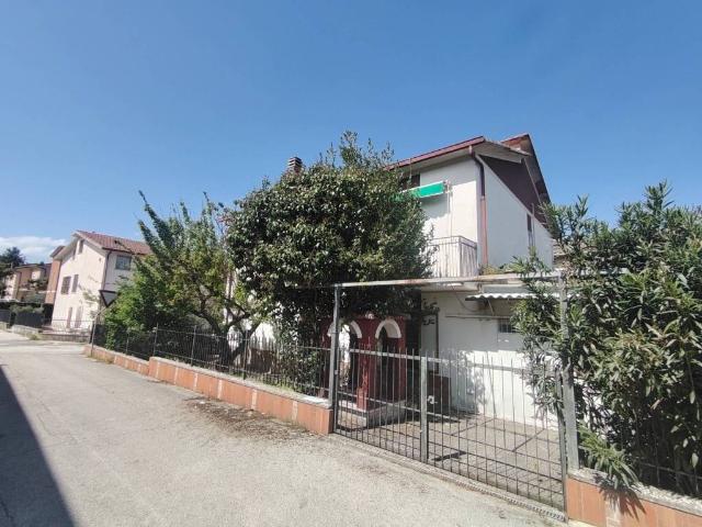 Villa Indipendente in vendita a Castello di Baiano, Spoleto