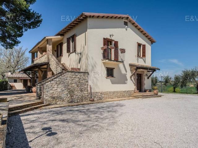 Villa Indipendente in vendita a Santa Croce, Spoleto