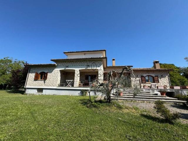 Villa Indipendente in vendita a Spoleto, Umbria