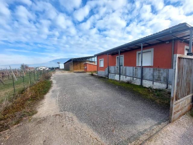 Villa Indipendente in vendita a Petrognano, Spoleto