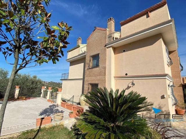 Villa Indipendente in vendita a Valle Carbone, Spoltore