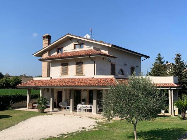 Villa Indipendente in vendita a Cepagatti, Abruzzo