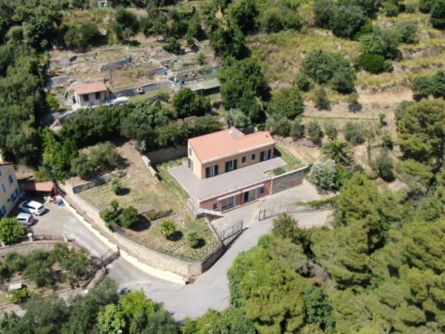 Villa Indipendente in vendita a Spotorno, Liguria