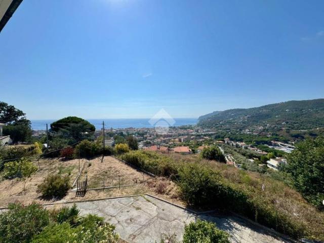 Villa Indipendente in vendita a Spotorno, Liguria