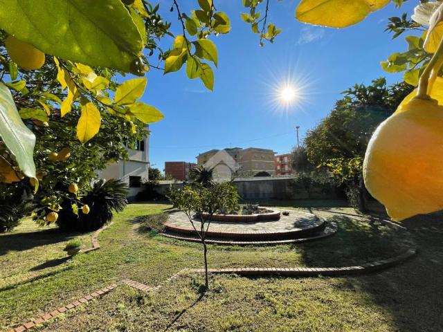 Villa Indipendente in vendita a Spotorno, Liguria