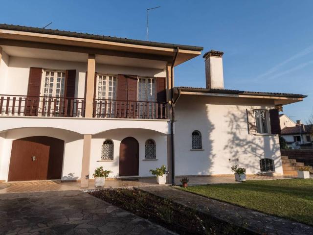 Villa Indipendente in vendita a Spresiano, Veneto