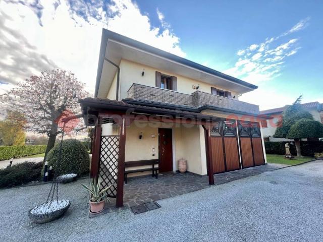 Villa Indipendente in vendita a Stanghella, Veneto