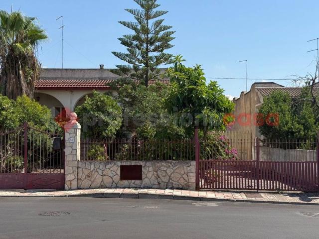Villa Indipendente in vendita a Statte, Taranto