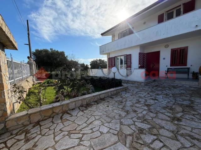 Villa Indipendente in vendita a Statte, Taranto