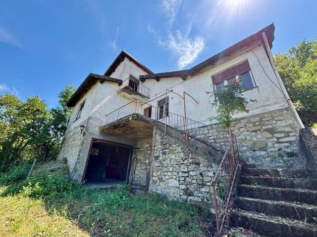 Villa Indipendente in vendita a Stazzano, Alessandria