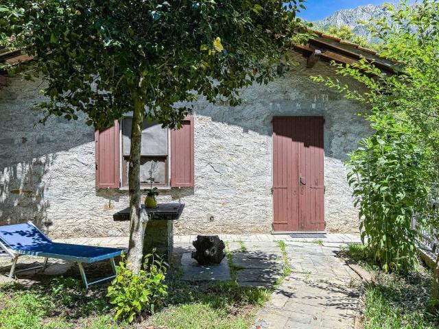 Villa Indipendente in vendita a Stazzema, Toscana