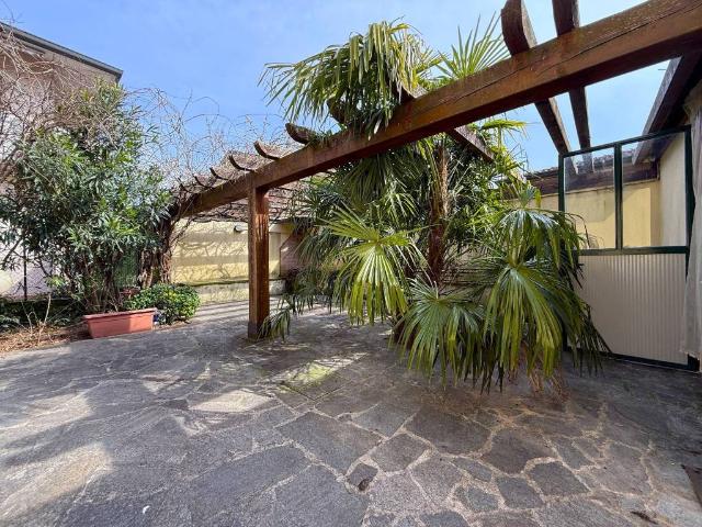 Villa Indipendente in vendita a Stezzano, Lombardia